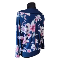 Granatowa bluzka kimono z marszczonym dekoltem - wzór w kwiaty